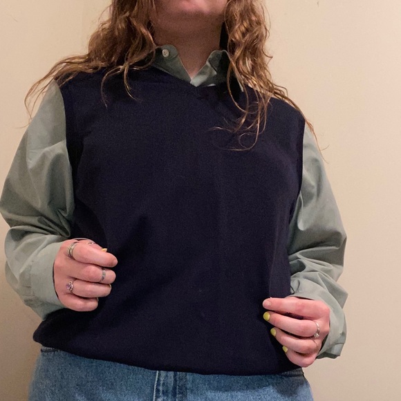 Izod Navy blue knit sweater vest size medium - Picture 3 of 11